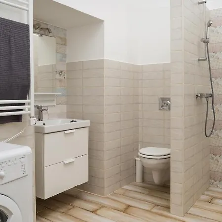 R374 #freeparking Apartman